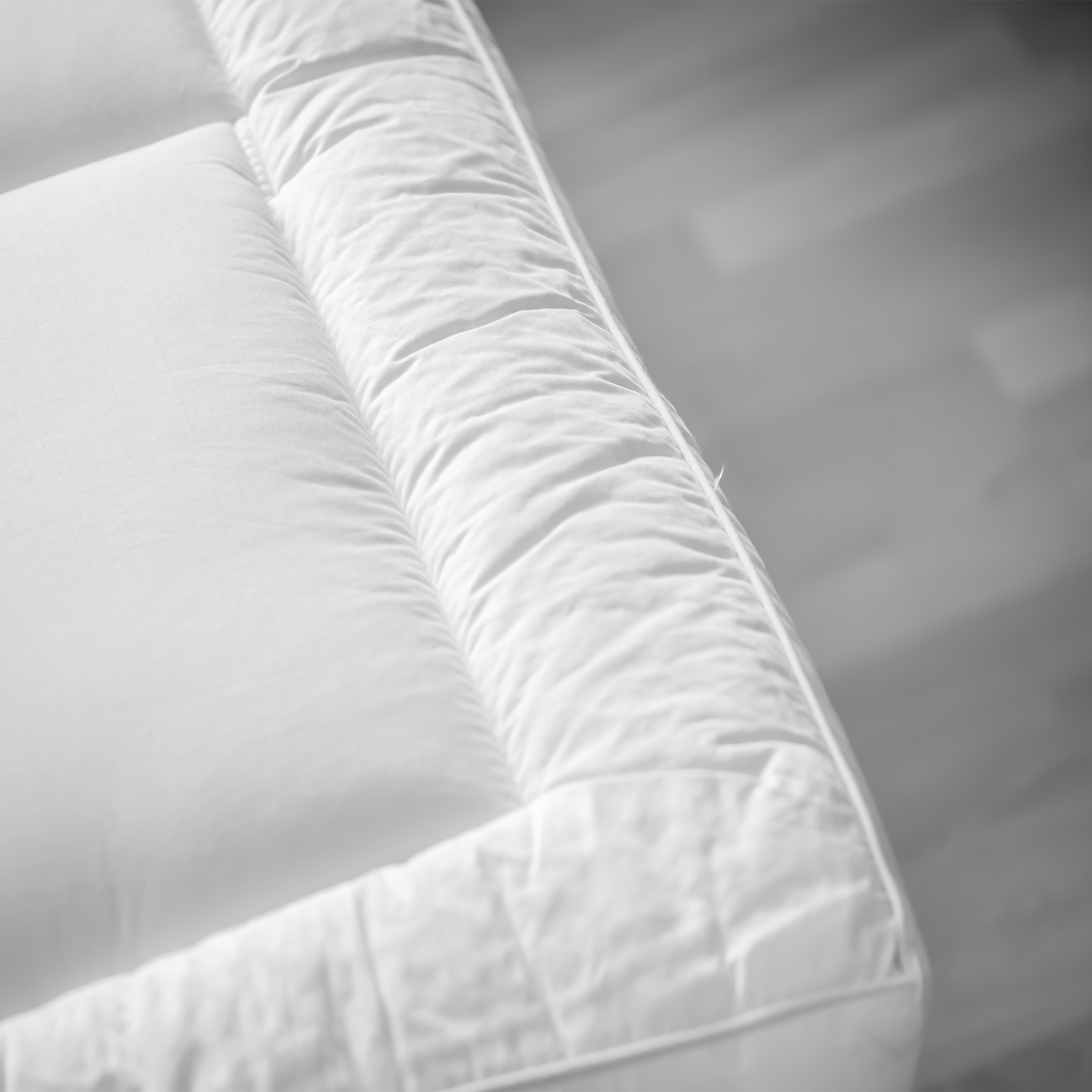 V107-SH323760-196453-00 Platinum 1500 GSM High Loft Fully Fitted Mattress Topper by Renee Taylor Double - Image 1