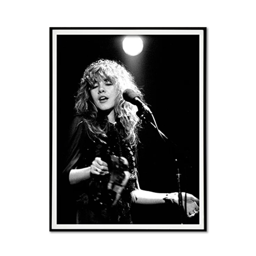 V207-2252-005-183908-00 Wall Art 70cmx100cm Young Stevie Nicks in Concert Poster, Black Frame Canvas - Image 1