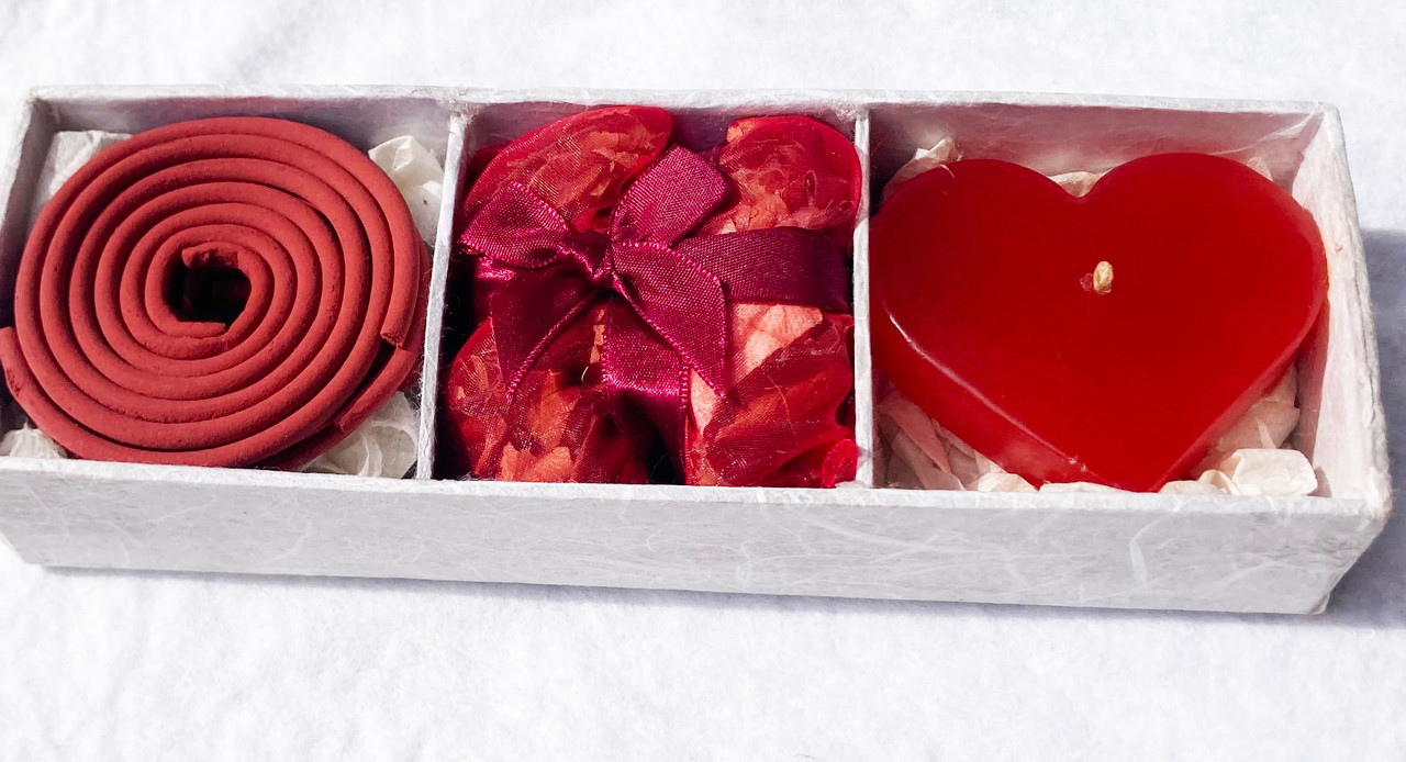 V382-REDHRTCOILPORRISET-202504030821-00 Red Heart Candle Spa Giftset - Red Heart candle, 3 Incense Coils, Pot Porri Satchet in Gift Box - Image 1