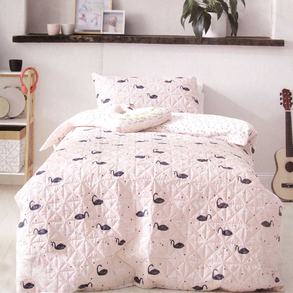 V442-ABR-QUILTCS-SWANQUILTED-BLUSH-SB-96359-00 Swan Blush Quilt Cover Set Single - Image 1