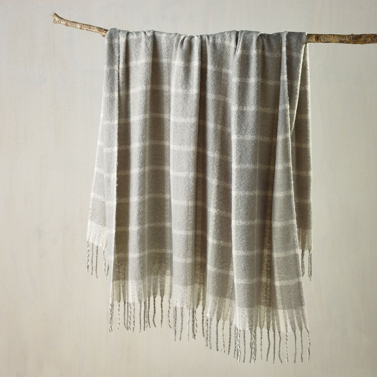 V442-BCA-THROW-MALDON-SILVER-RE-158743-00 Bianca Maldon Faux Mohair Large Throw Rug 150 x 220 cm Silver - Image 1