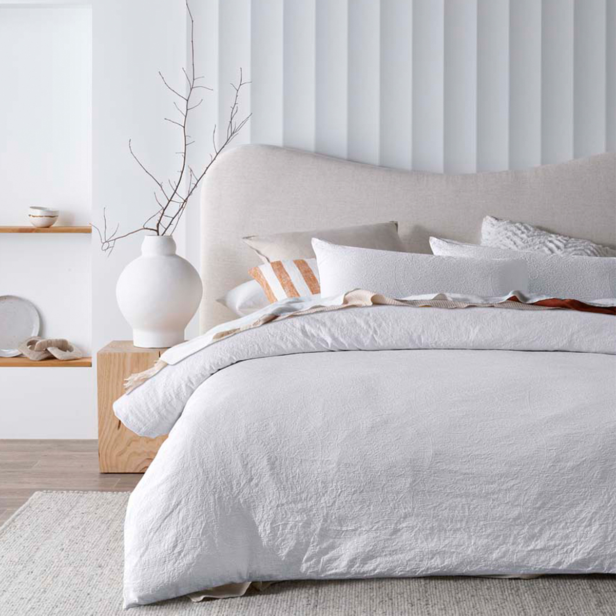 V442-HIN-QUILTCS-ELMA-WHITE-KI-150539-00 Accessorize Elma White Jacquard Quilt Cover Set King - Image 1