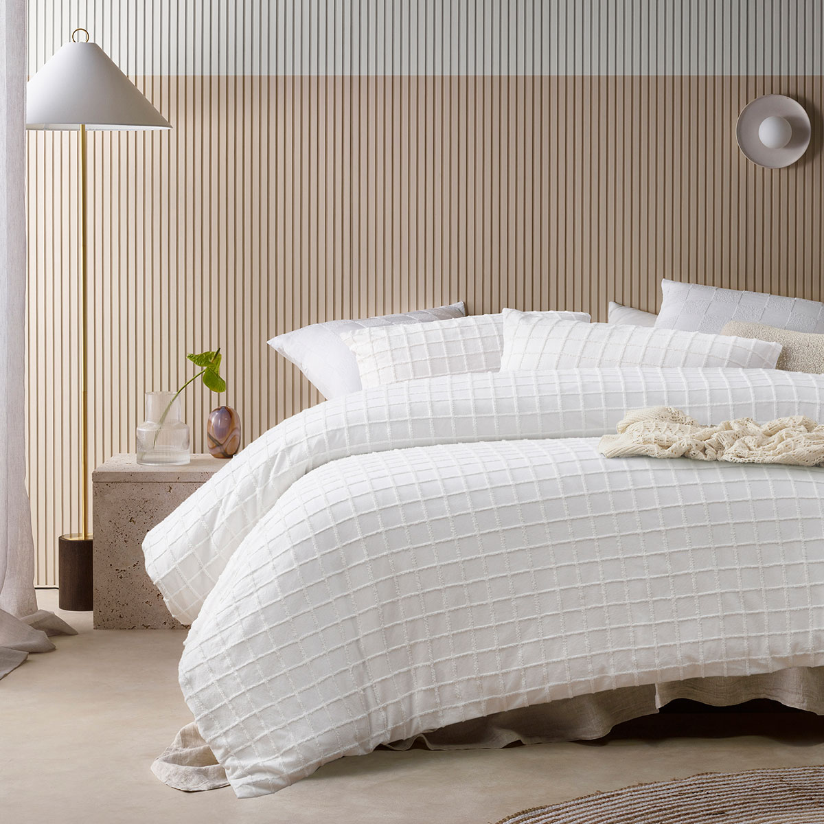 V442-HIN-QUILTCS-PARQUET-WHITE-KI-195462-00 Vintage Design Homewares Parquet White Polyester Cotton Quilt Cover Set King - Image 1