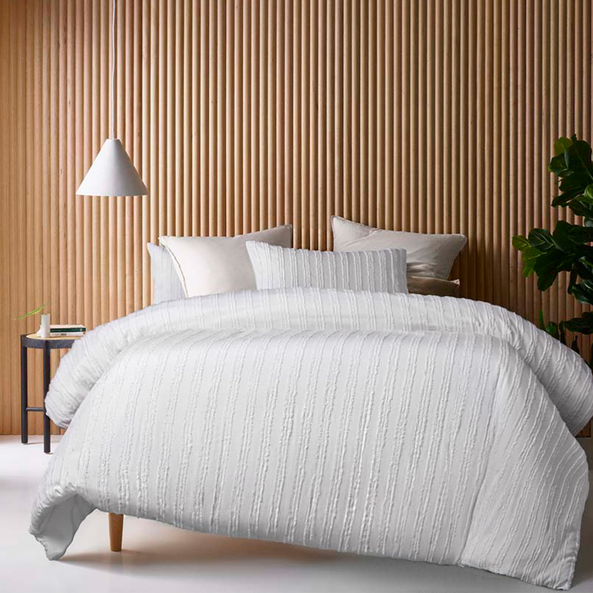 V442-HIN-QUILTCS-REFLECTIONS-WHITE-KI-150943-00 Vintage Design Homewares Reflections White Cotton Quilt Cover Set King - Image 1