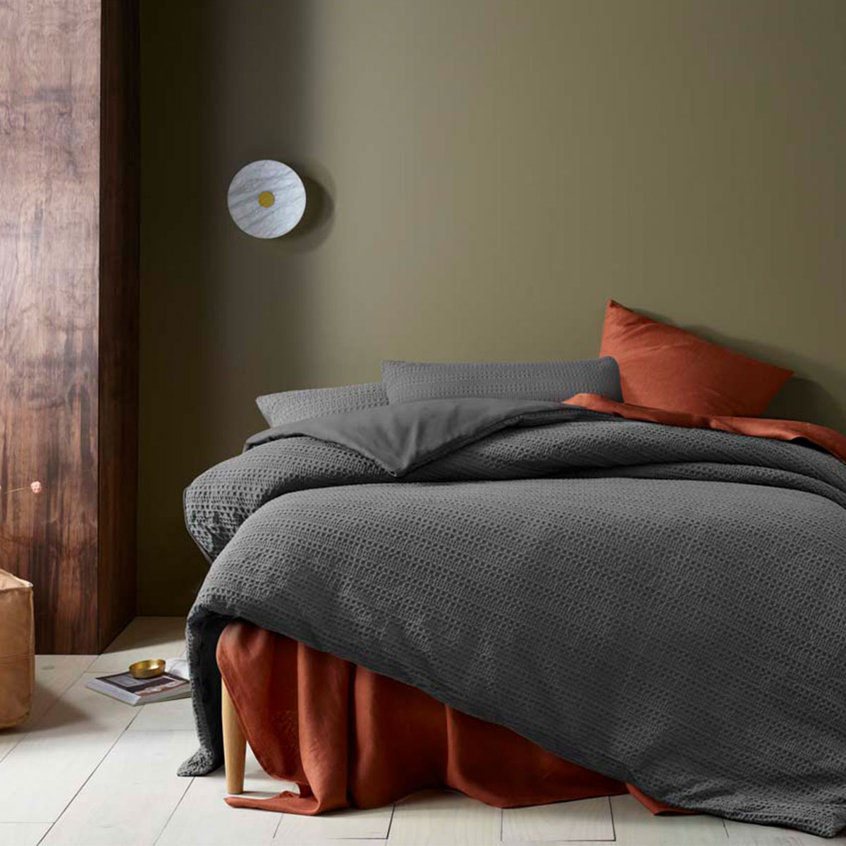 V442-HIN-QUILTCS-SOHOWAFFLE-DARKGREY-QS-158464-00 Accessorize Soho Waffle Dark Grey Quilt Cover Set Queen - Image 1