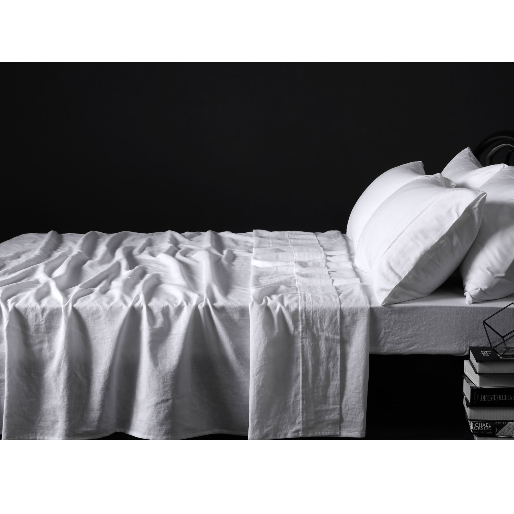 V442-HIN-SHEETS-LINEN-WHITE-SB-83014-00 Vintage Design Homewares 100% Linen White Sheet Set SINGLE - Image 1