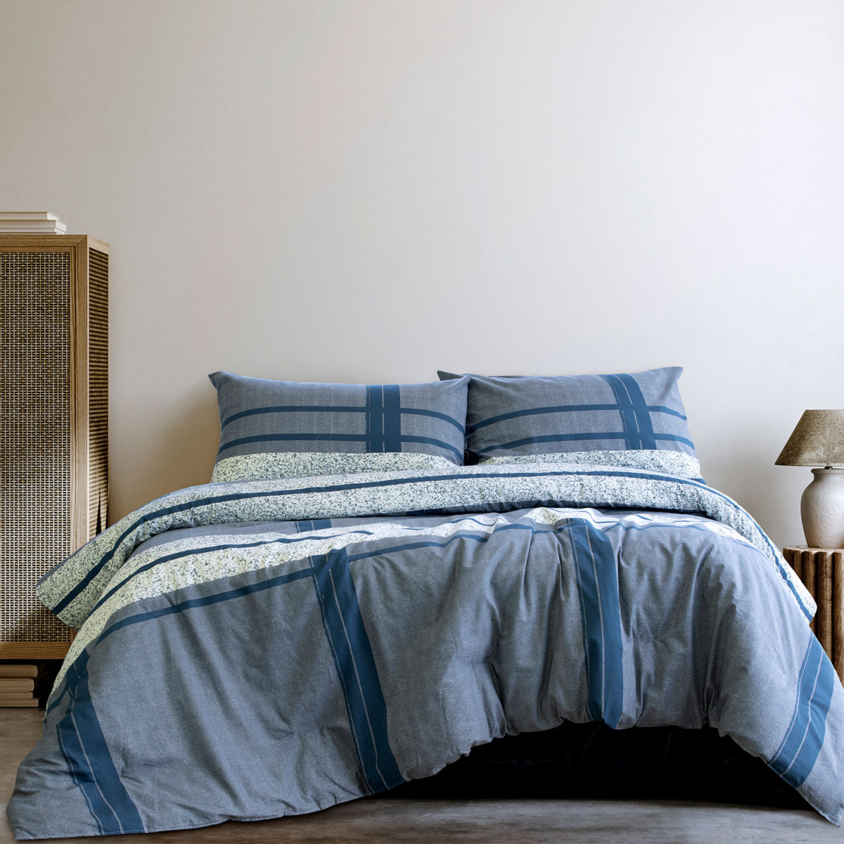 V442-INT-QUILTCS-MATEO-NAVY-KI-141886-00 Ardor Mateo Navy Polyester Cotton Quilt Cover Set King - Image 1