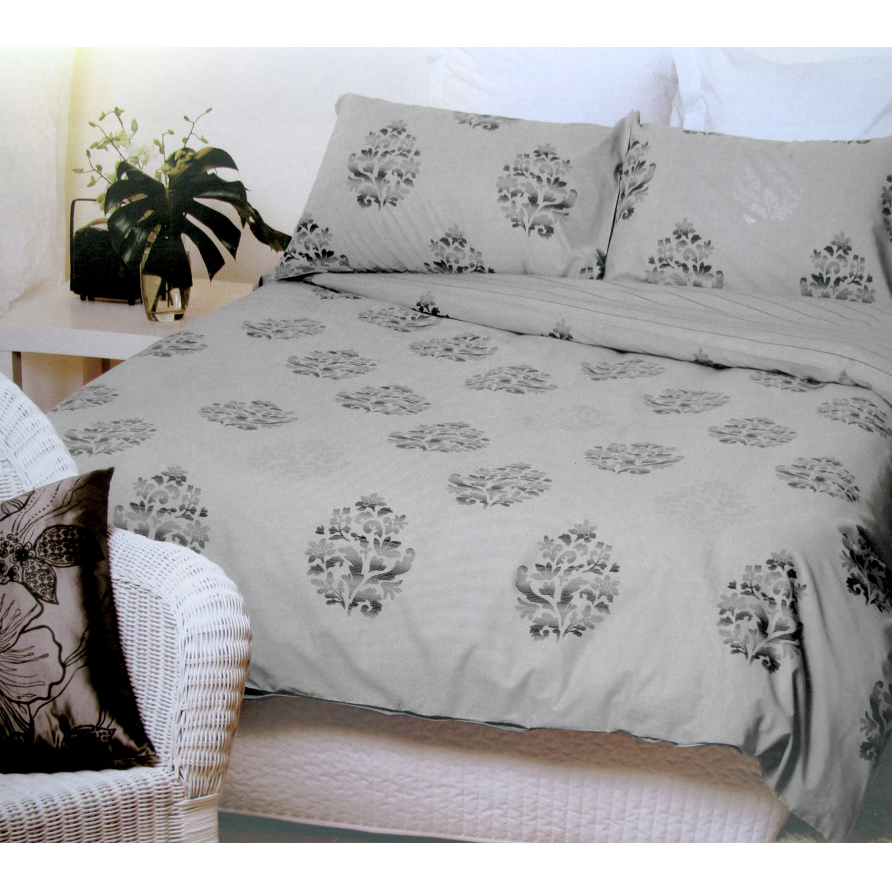 V442-LDE-QUILTCS-MIETTE-GREY-QS-77849-00 Paxton and Wiggin Miette Quilt Cover Set Queen - Image 1