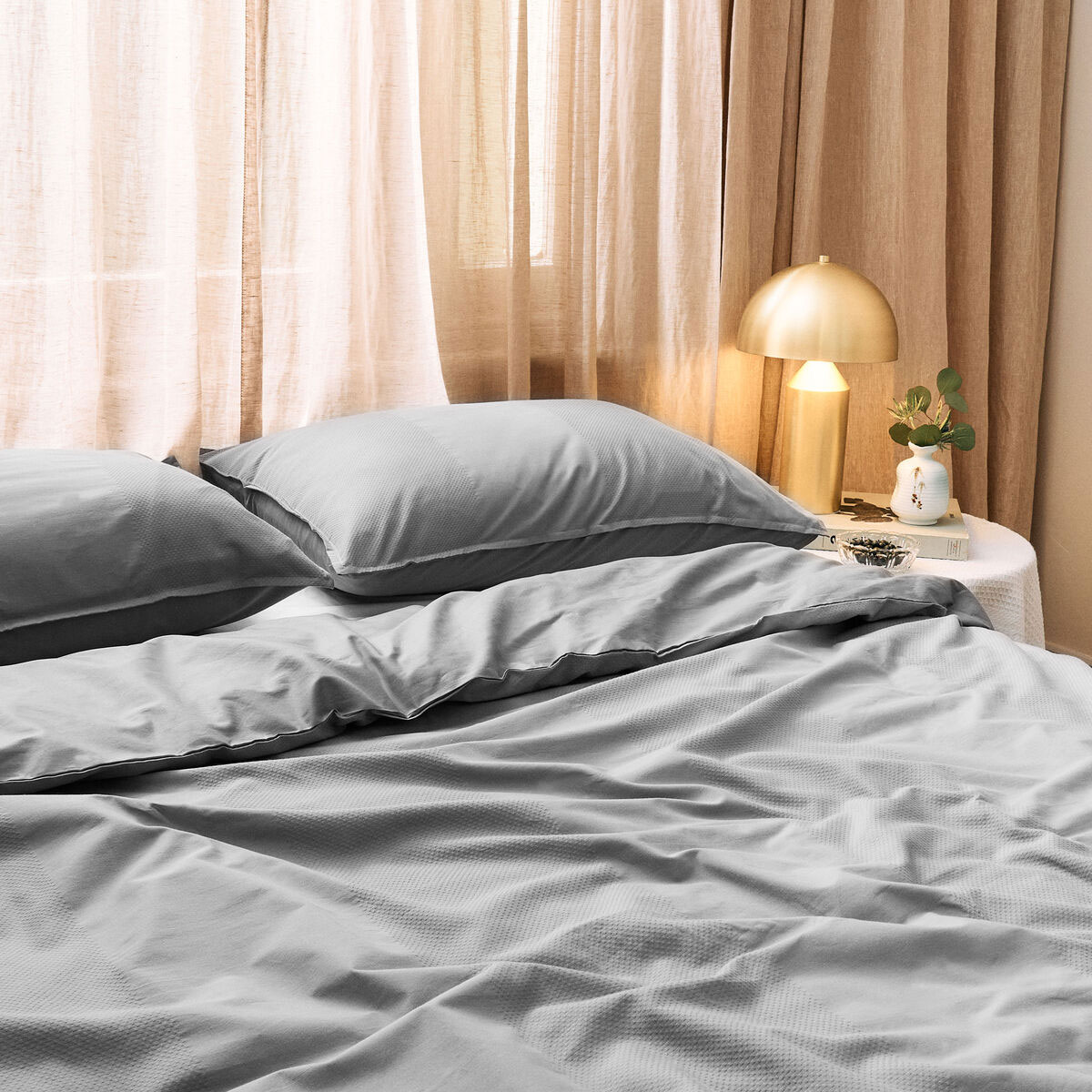 V442-SIM-QUILTCS-WAFFLE-GREY-KI-213128-00 Dickies Cotton Waffle Texture Quilt Cover Set Grey King - Image 1