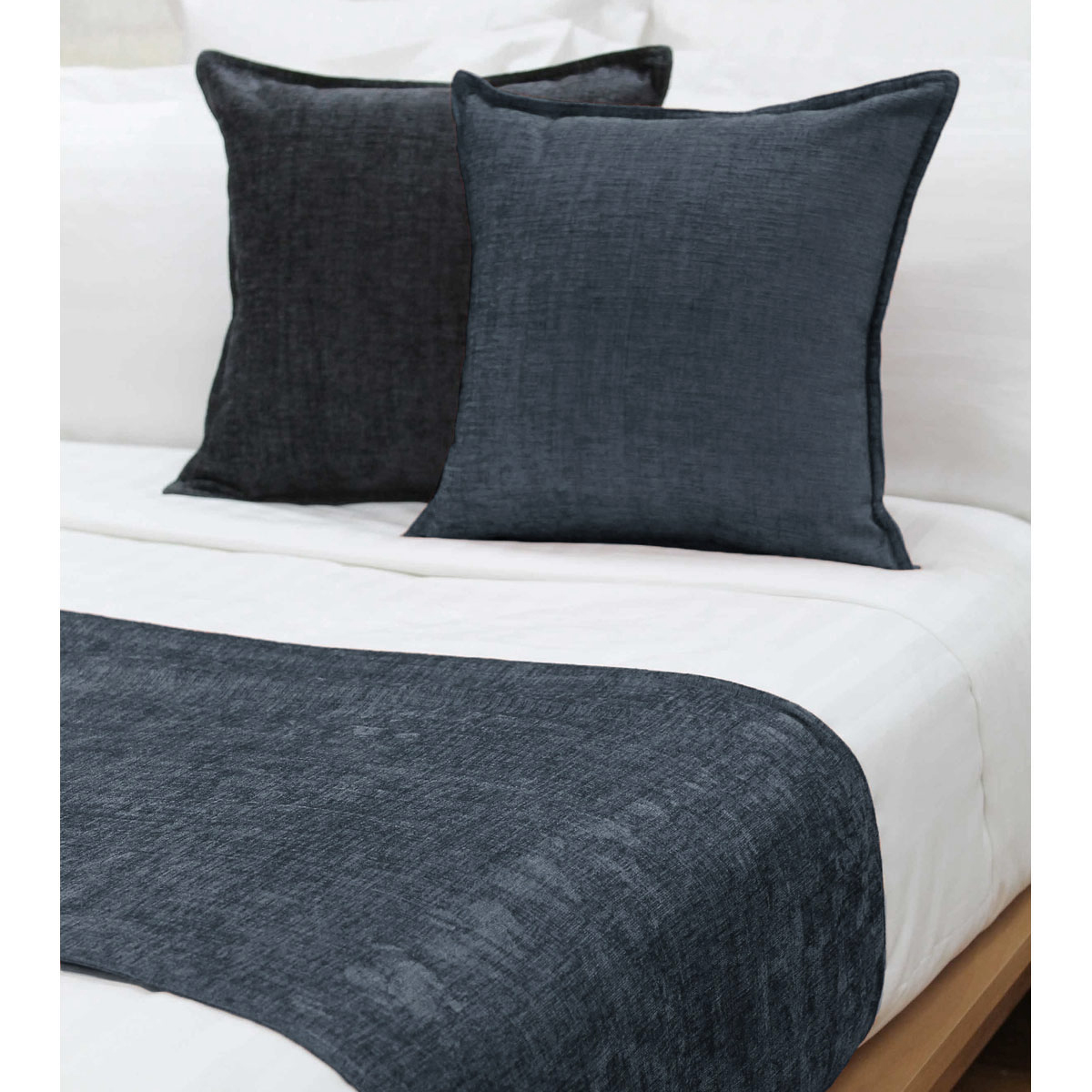 V442-WAM-BEDR-PARKER-INKBLUE-KI-204713-00 Jason Parker Ink Blue Bed Runner King - Image 1