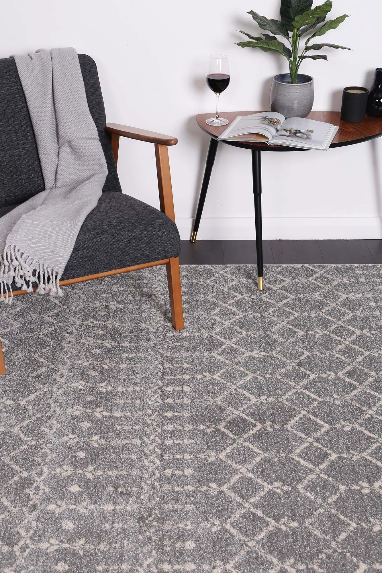 V516-DELI200DEL27-131722-00 delicate-cassiday-grey-ivory-rug 200x290 - Image 1