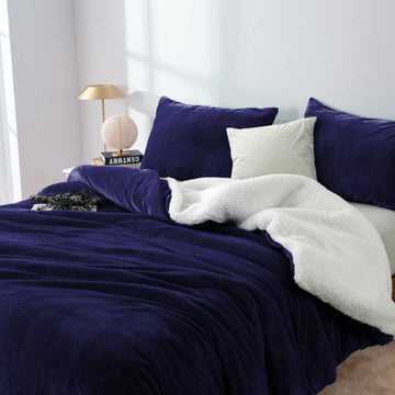 V517-TSDCB-K-MN-94753-00 2 in 1 teddy sherpa duvet cover set and blanket king midnight - Image 1