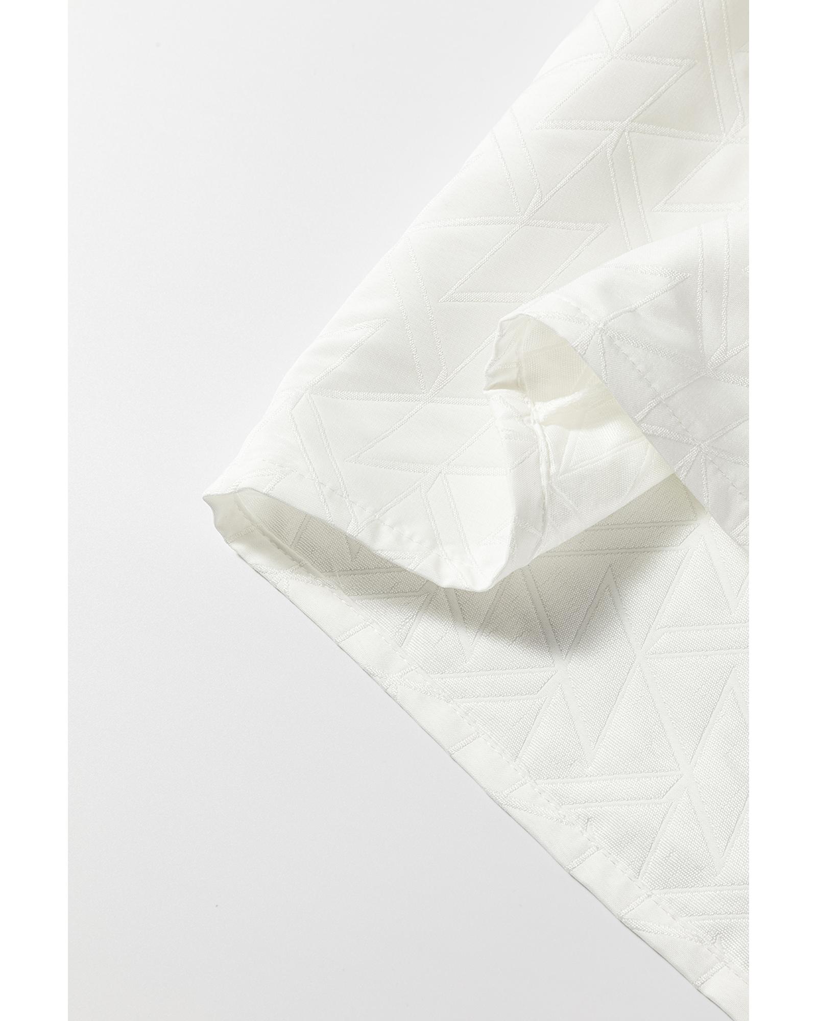 V539-AZEXDC25129488-P40120-L-202508271330-00 Azura Exchange White Geometric Textured Short Sleeve Frilly V Neck Blouse - L - Image 1