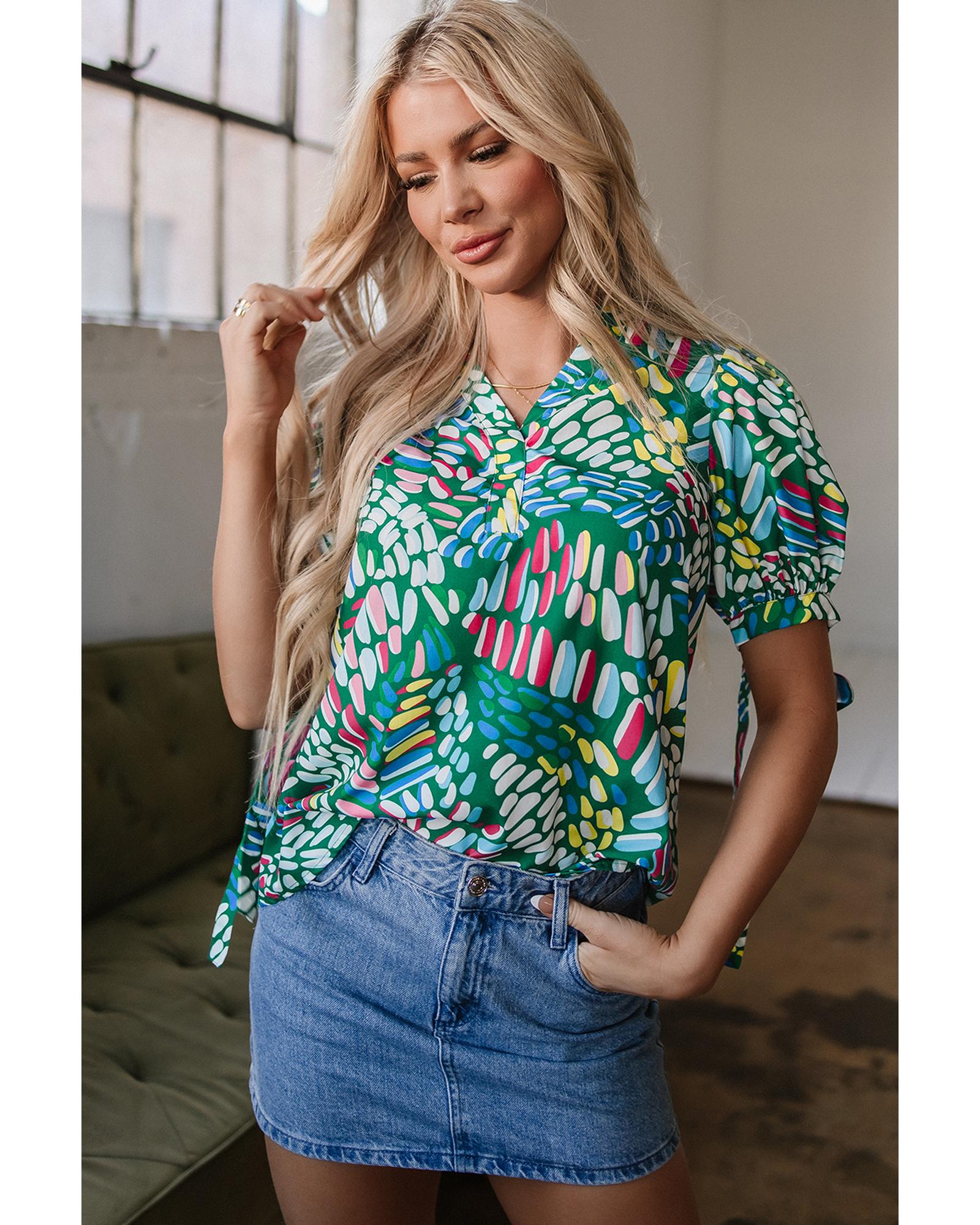 V539-AZEXDC25130644-P920-S-202506120927-00 Green Brushwork Geometric Print Puff Sleeve Notched Neck Blouse - S - Image 1