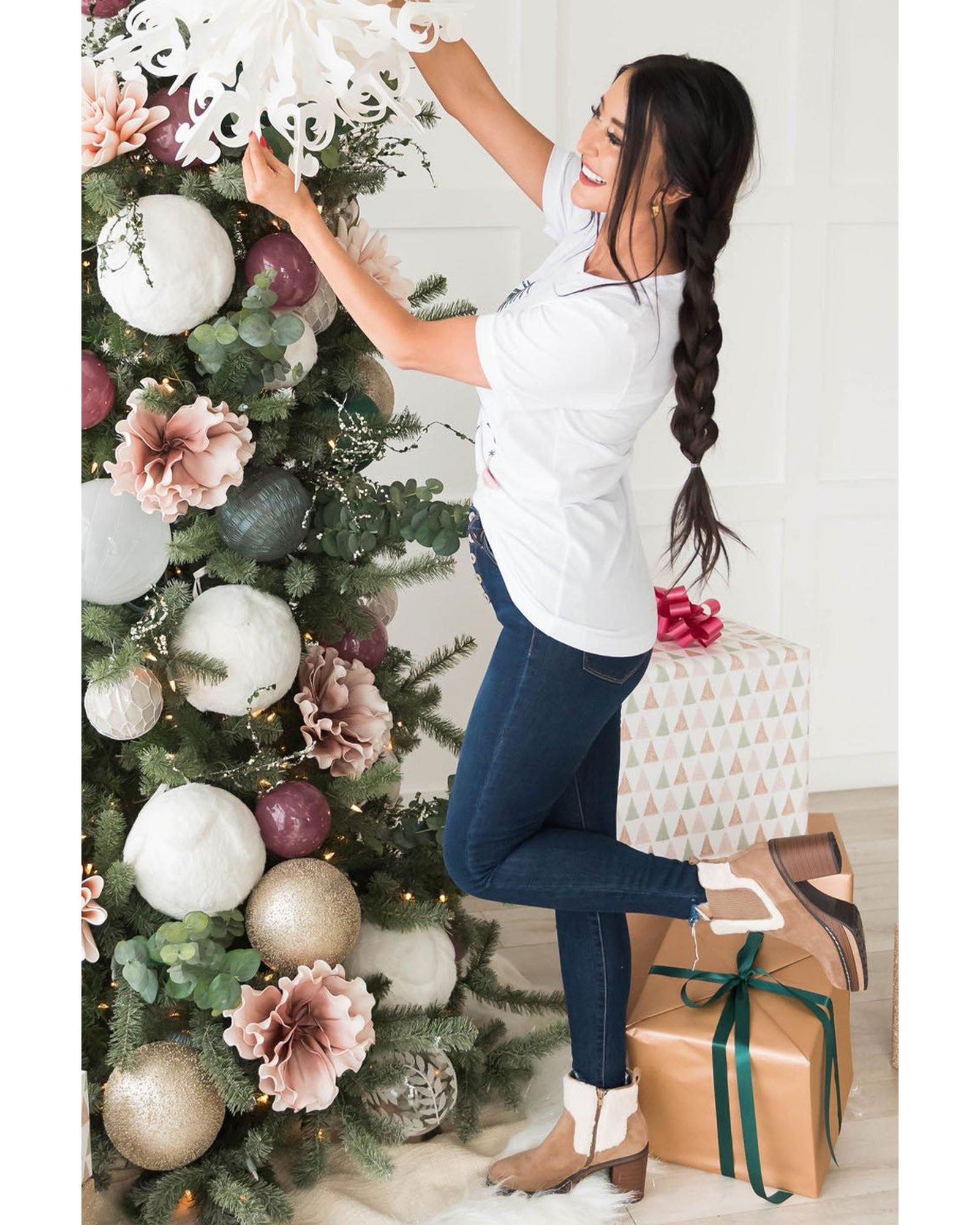 V539-AZEXDC25219083-1-M-202508270820-00 Azura Exchange Christmas Tree Graphic Tee - M - Image 1