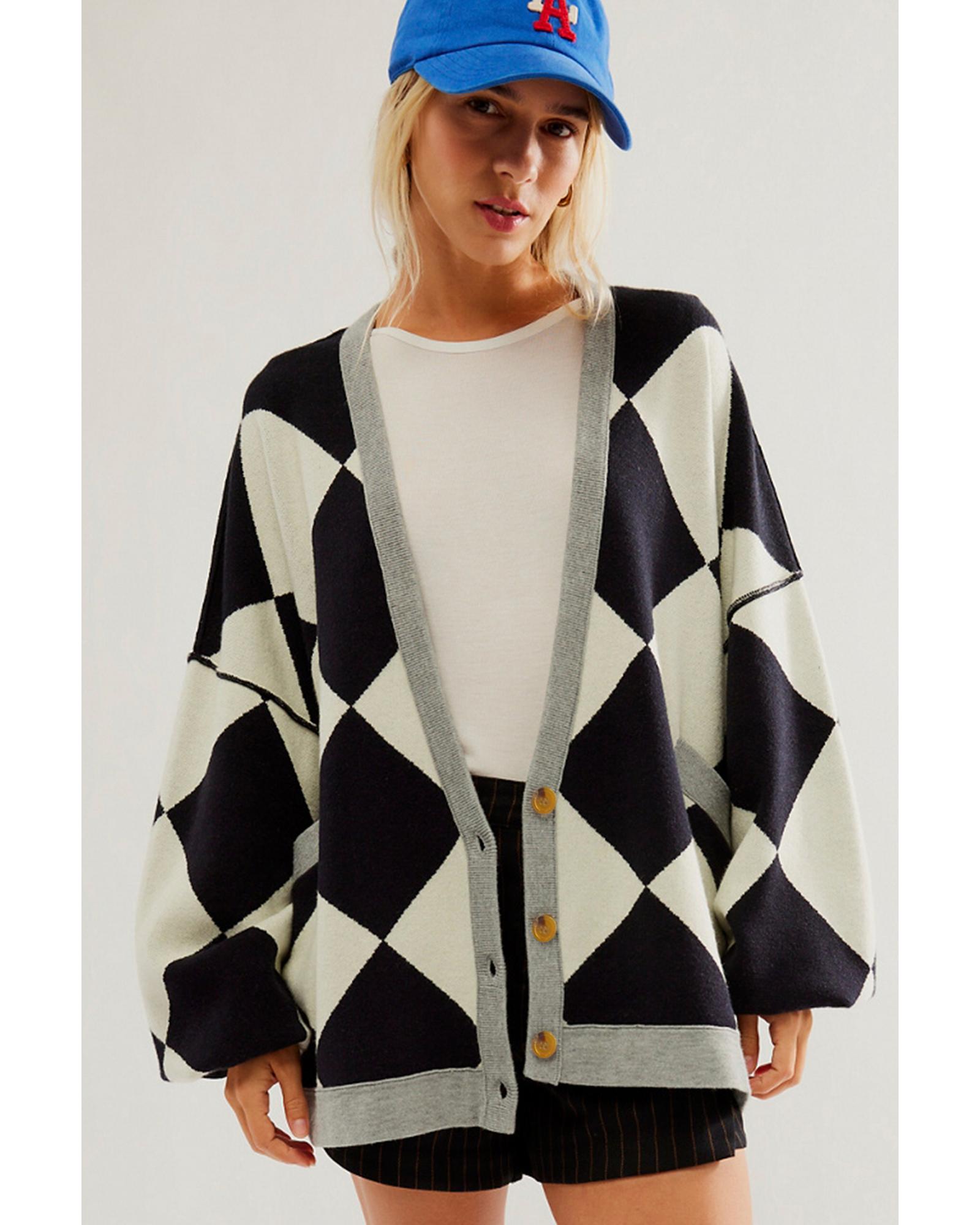 V539-AZEXDC2711645-P222-S-202506131947-00 Black Colorblock Drop Shoulder Buttoned Loose Cardigan - S - Image 1