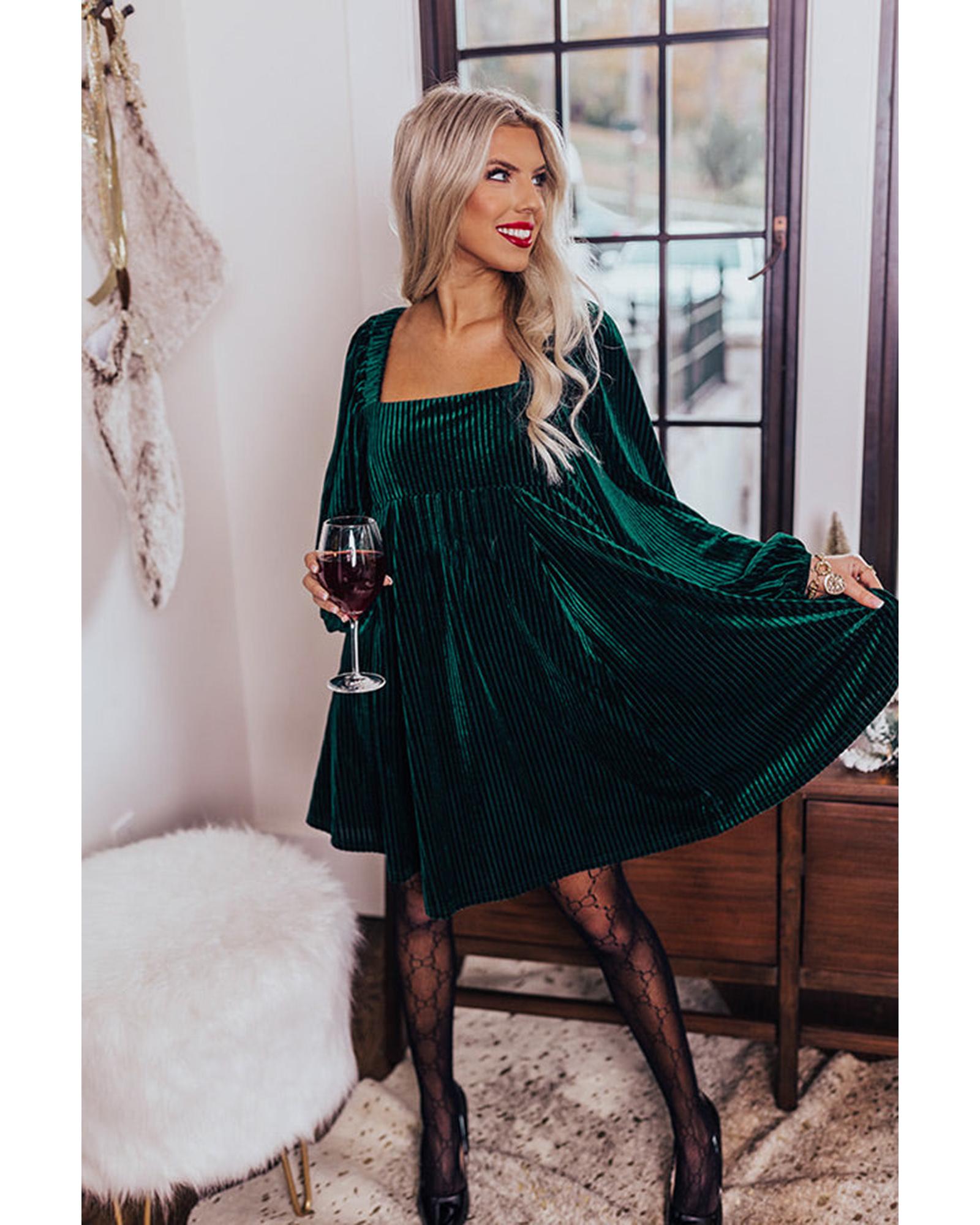 V539-AZEXDC6117666-9-XL-202508280545-00 Azura Exchange Green Tie Back Square Neck Velvet Babydoll Dress - XL - Image 1