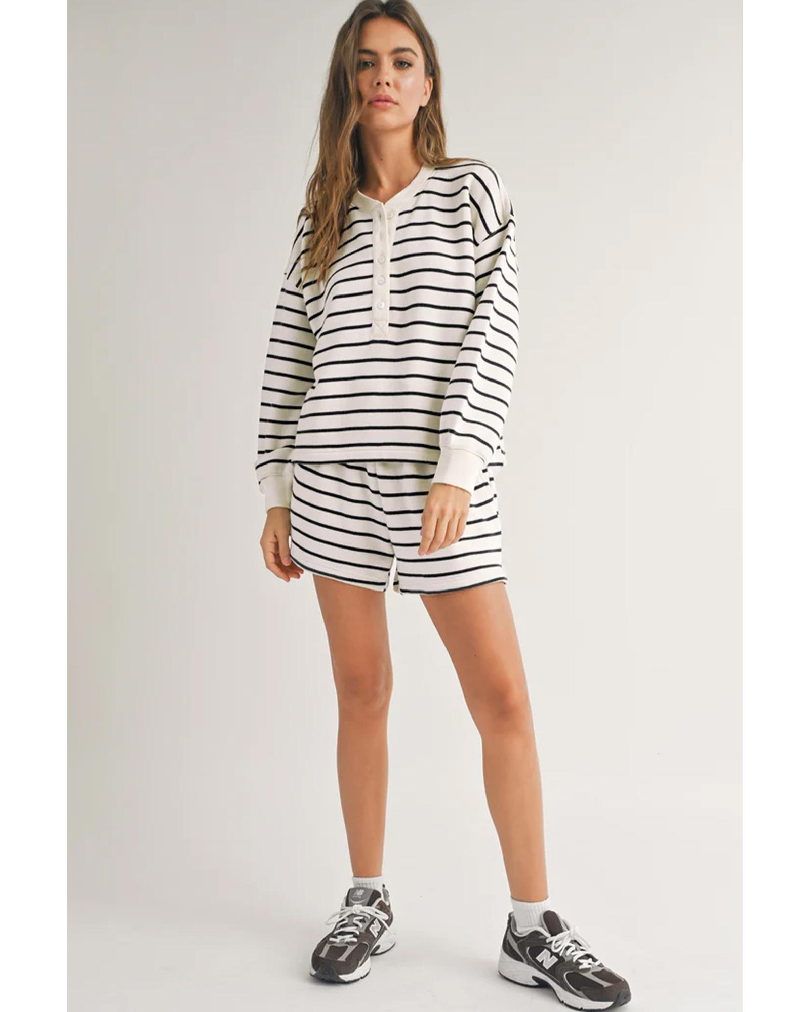 V539-AZEXDC626628-P102-XL-202508301135-00 Black white Stripes Printed Half Button Long Sleeve Top and Shorts Set - XL - Image 1