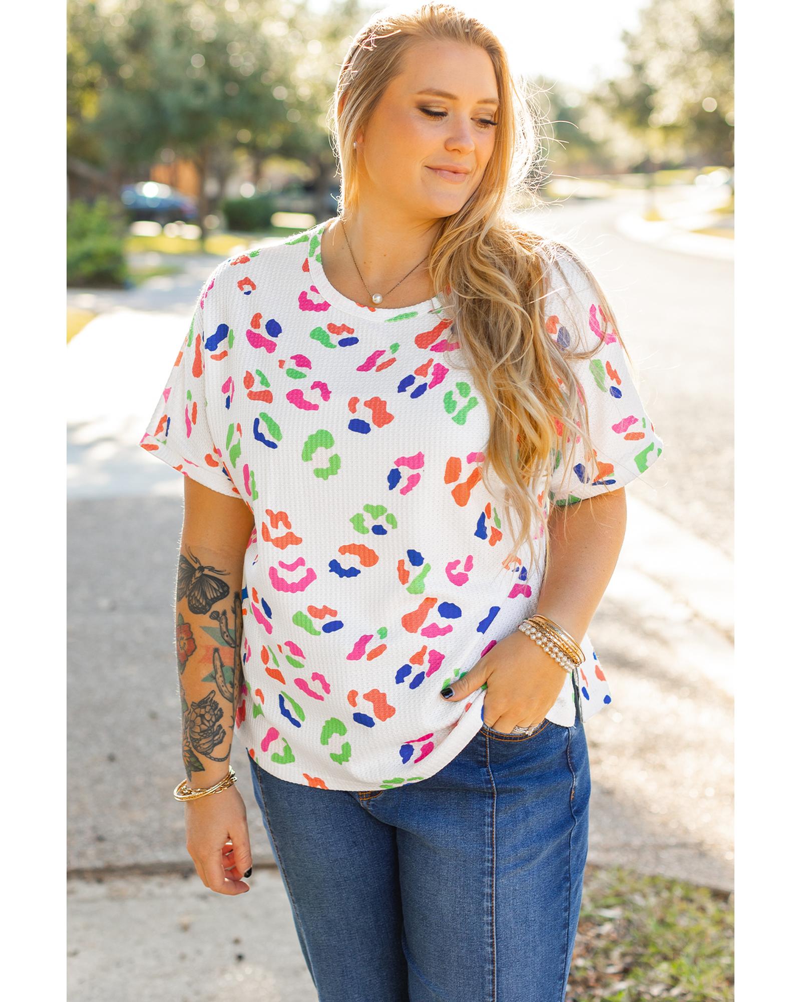 V539-AZEXPL2521362-P120-2X-202508311235-00 White Multicolor Leopard Print Textured Plus Size T Shirt - 2X - Image 1