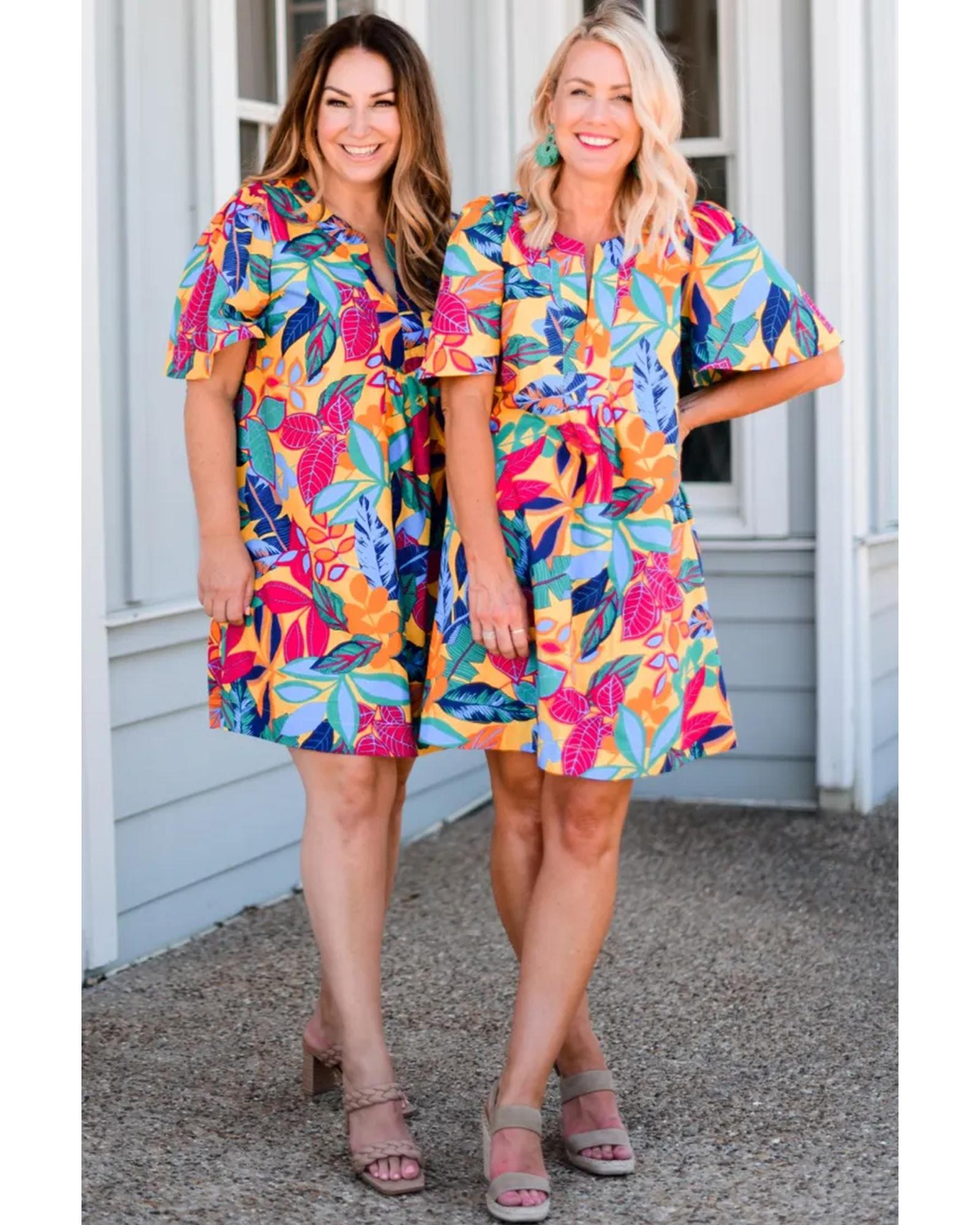 V539-AZEXPL612396-P22-4X-202508300920-00 Multicolour Plus Size Leafy Print Split Neck Short Sleeve Shift Dress - 4X - Image 1