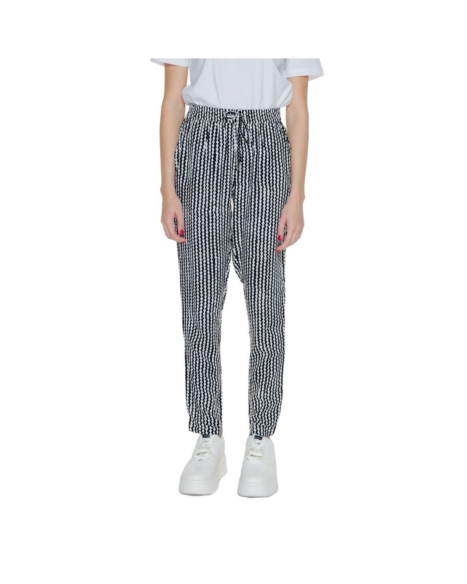 V539-ON-13397400009-IT38XS-202506180350-00 Only Women's Black Viscose Jeans & Pant - 38 IT - Image 1