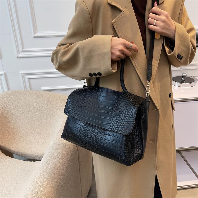 V562-A1035514060DBT-202505191652-00 Stylish Winter Crossbody Tote For Women - Black - Image 1