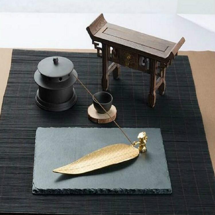 V562-B107091550DBT-202503041651-00 Large Sandalwood Incense Sticks with Leaf Ornaments - Gold - Image 1