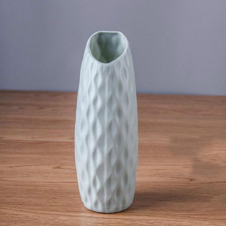 V562-C104064940DBT-202503041620-00 Sturdy Plastic Vase for Creative Display - Drop-resistant - Green - Image 1