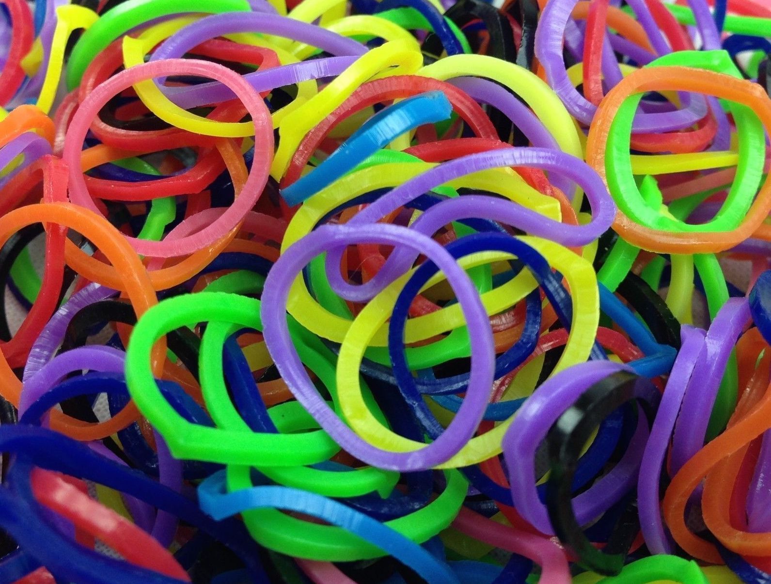 V563-LOOMBANDS-4800-MXC-205095-00 4800 LOOM BANDS Rubber Refill Kit DIY Magical Bracelet 192 S Clips 16 Hooks BULK - Mixed Colours - Image 1