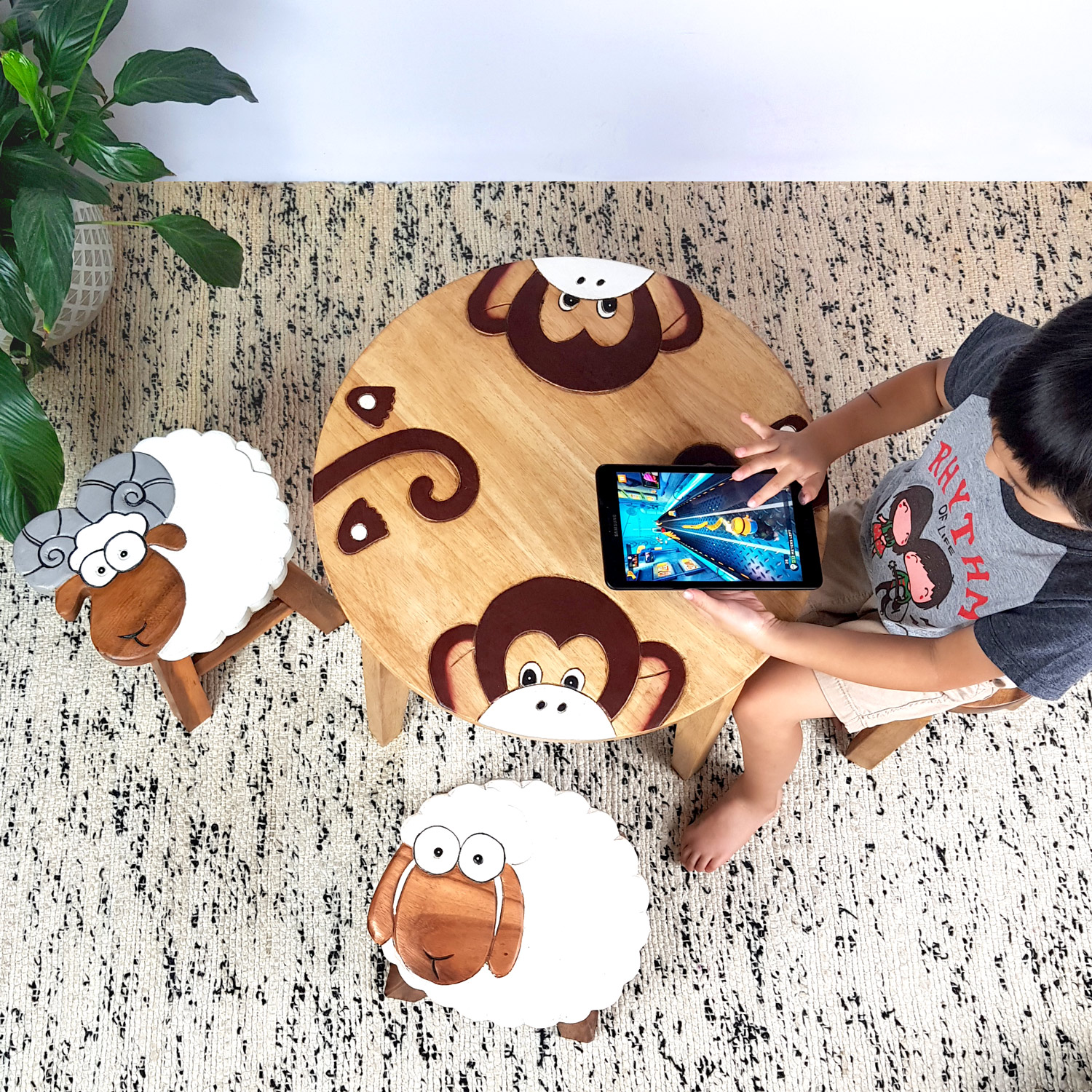 V574-PLANET-TAMO-STRA-STSH-131545-00 Monkey Table + 2 Stools Set - Image 1