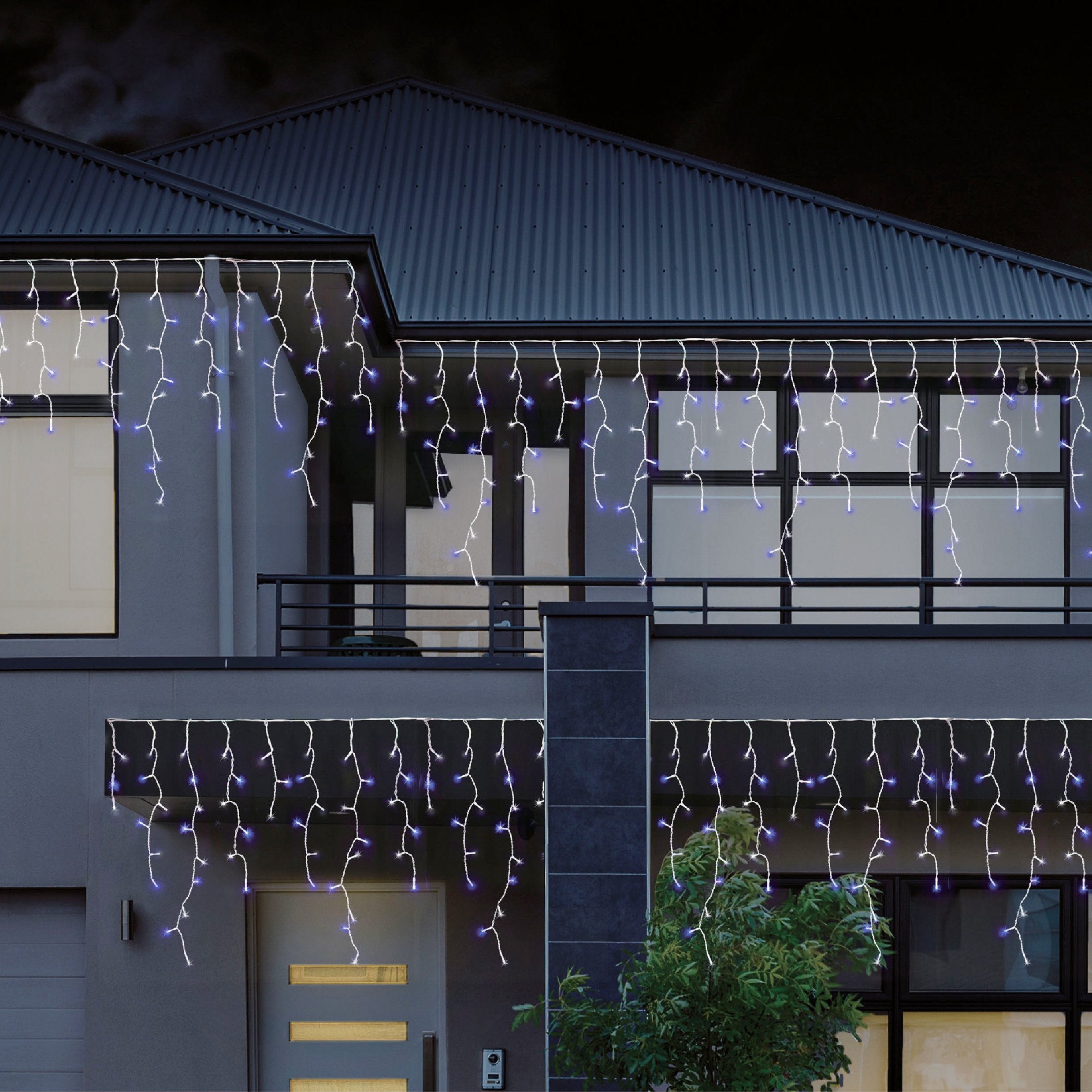 V720-XB0137BW-202116-04 960 LEDs Snowing Icicle Lights – available in 4 Colors - Blue & White - Image 1