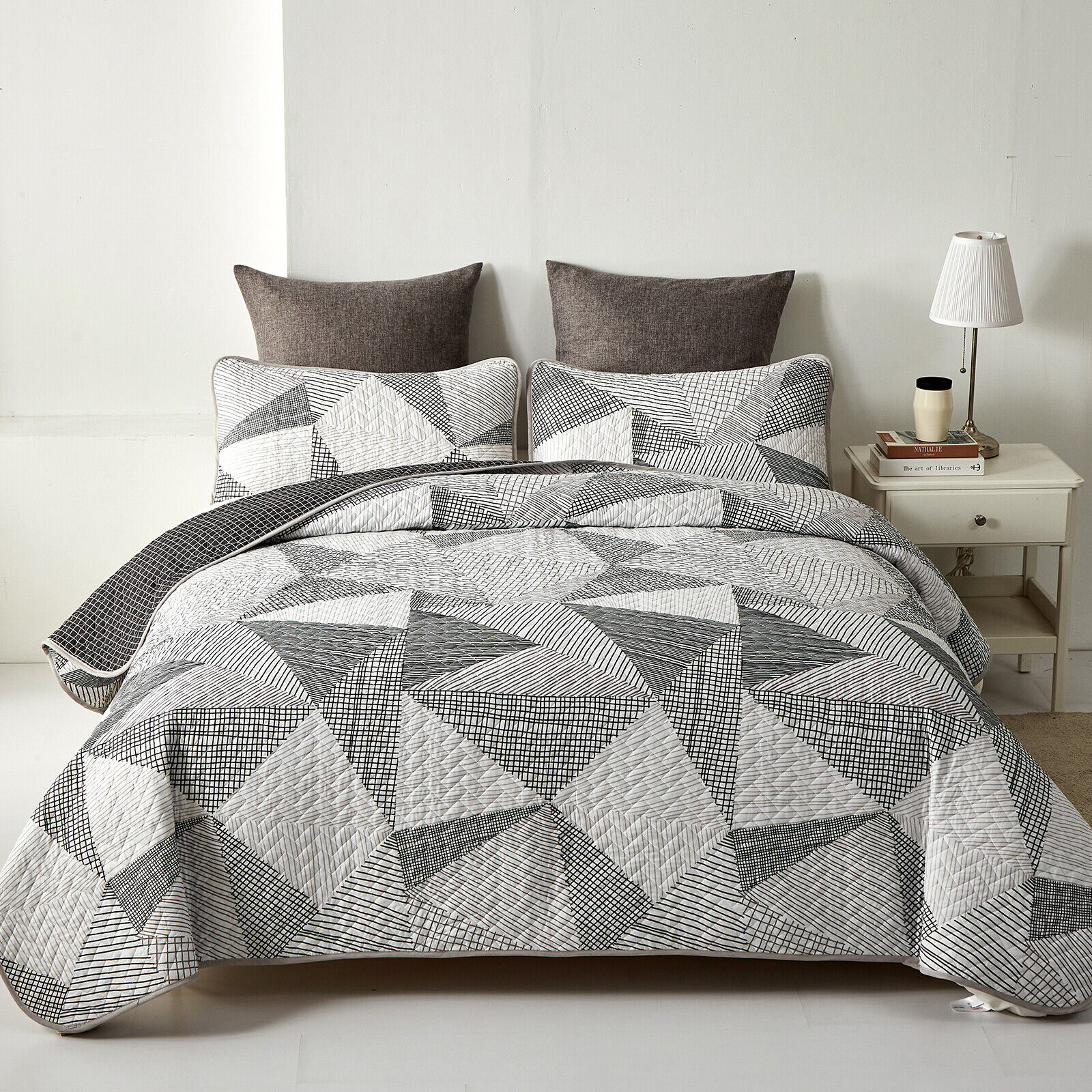 V745-AC090220Q13U-218226-00 Charming urban pattern 3 Pc Bedspread & Pillow Cover Set - Image 1