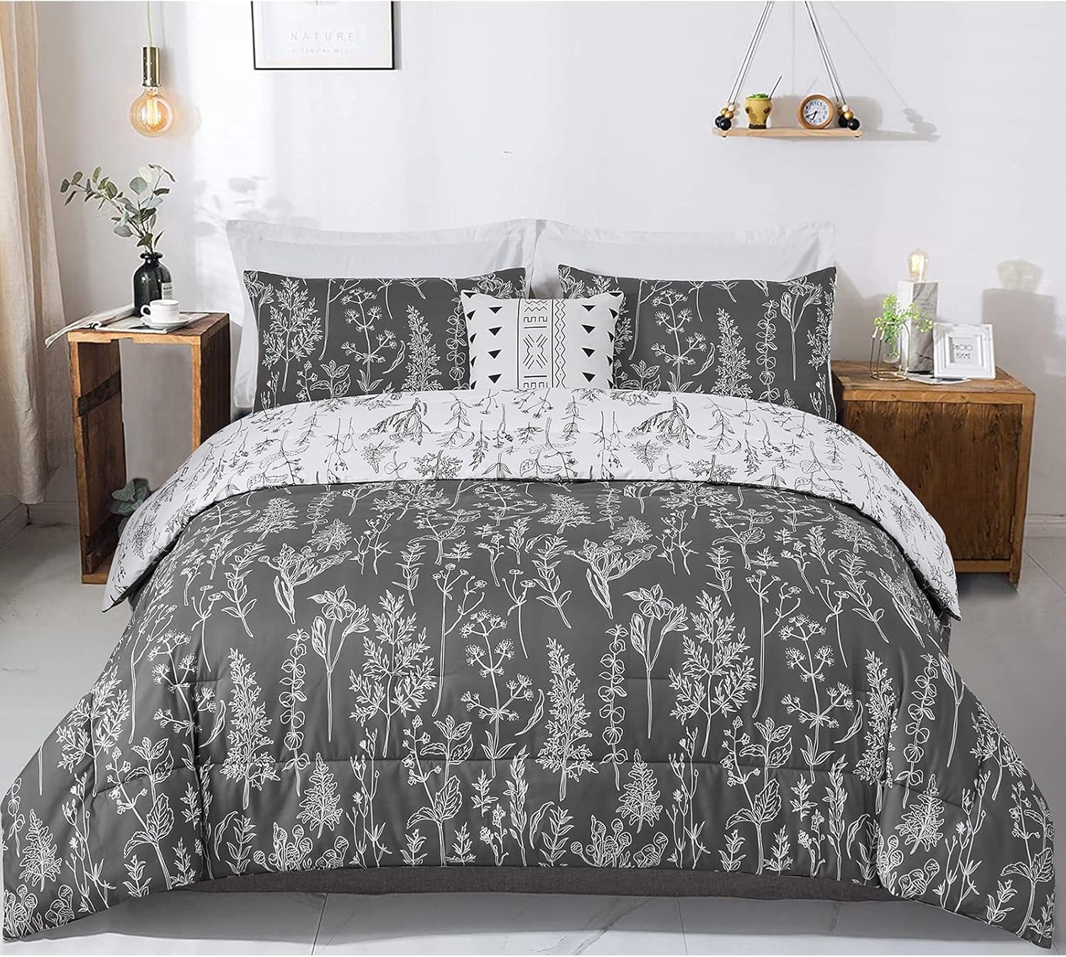 V745-MAB010384AJ3-191315-00 Floral Comforter Set, King Size, Black White Floral Pattern Reversible Bedding - Image 1