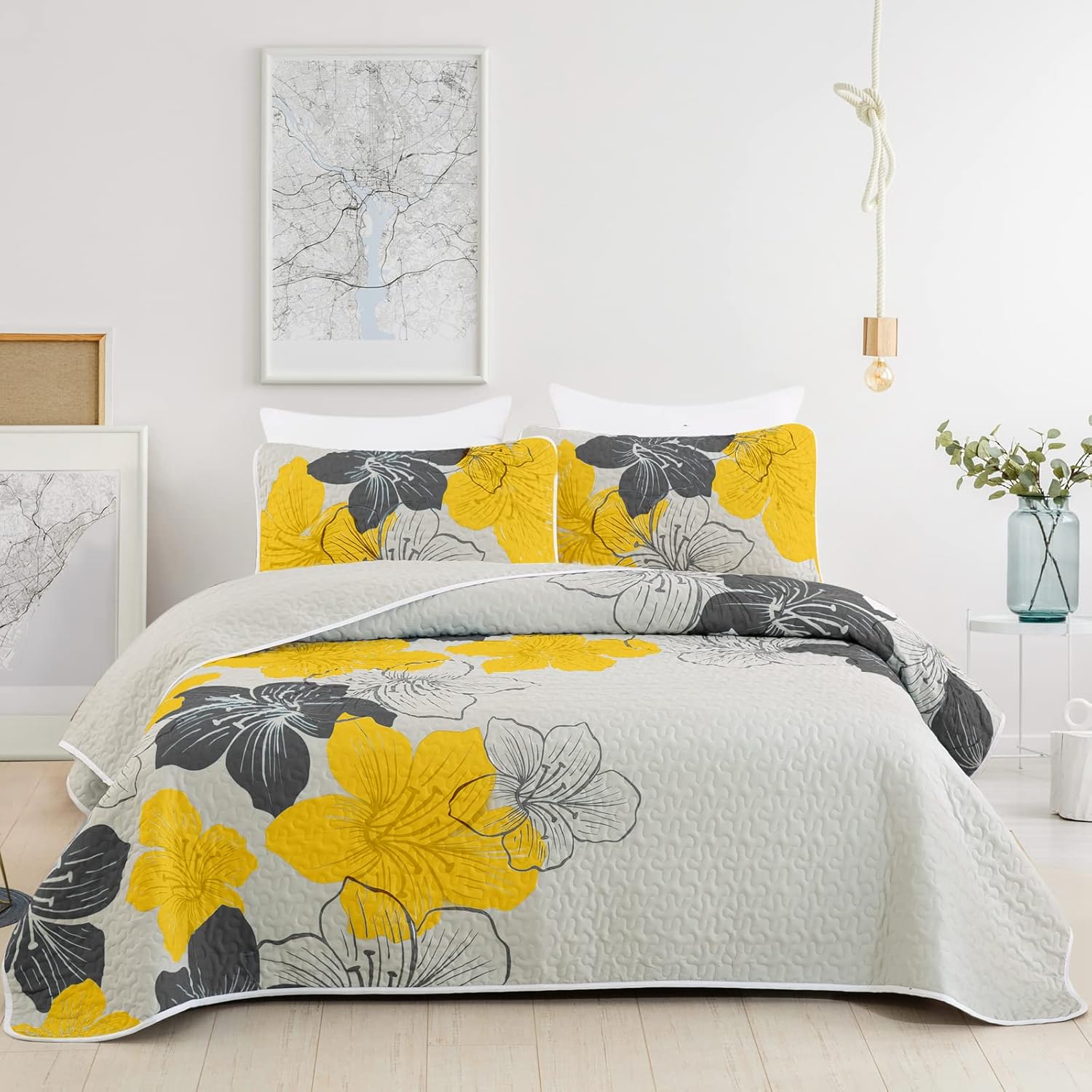 V745-MAC080162Q12U-190943-00 Delicate Quilted Coverlet and Pillowcases Set: Soft Touch for a Restful Night - Queen size - Image 1