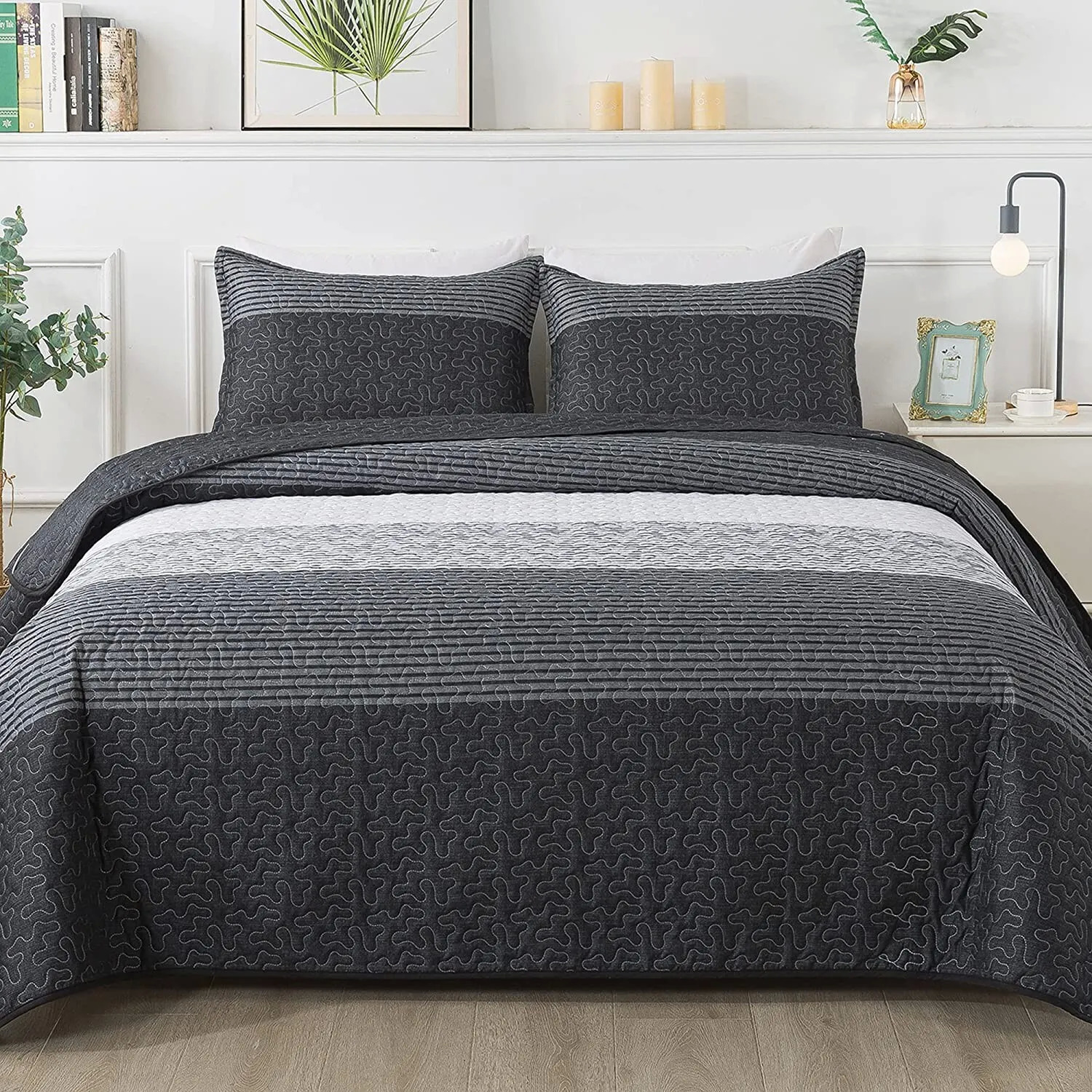 V745-MAC080195Q13U-190932-00 Detailed Quilted Bedspread and Pillowcases Set: A Signature of Quality and Style - Queen size - Image 1