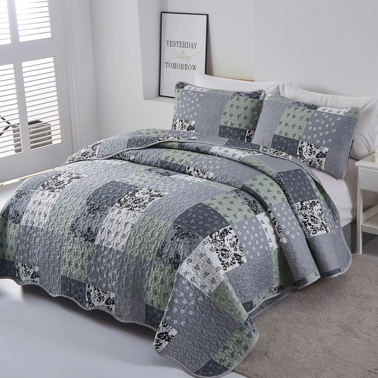 V745-MAC090193Q13U-190869-00 Vivacious Quilted bedspread and pillowcovers set: Full of Life and Energy - Queen size - Image 1