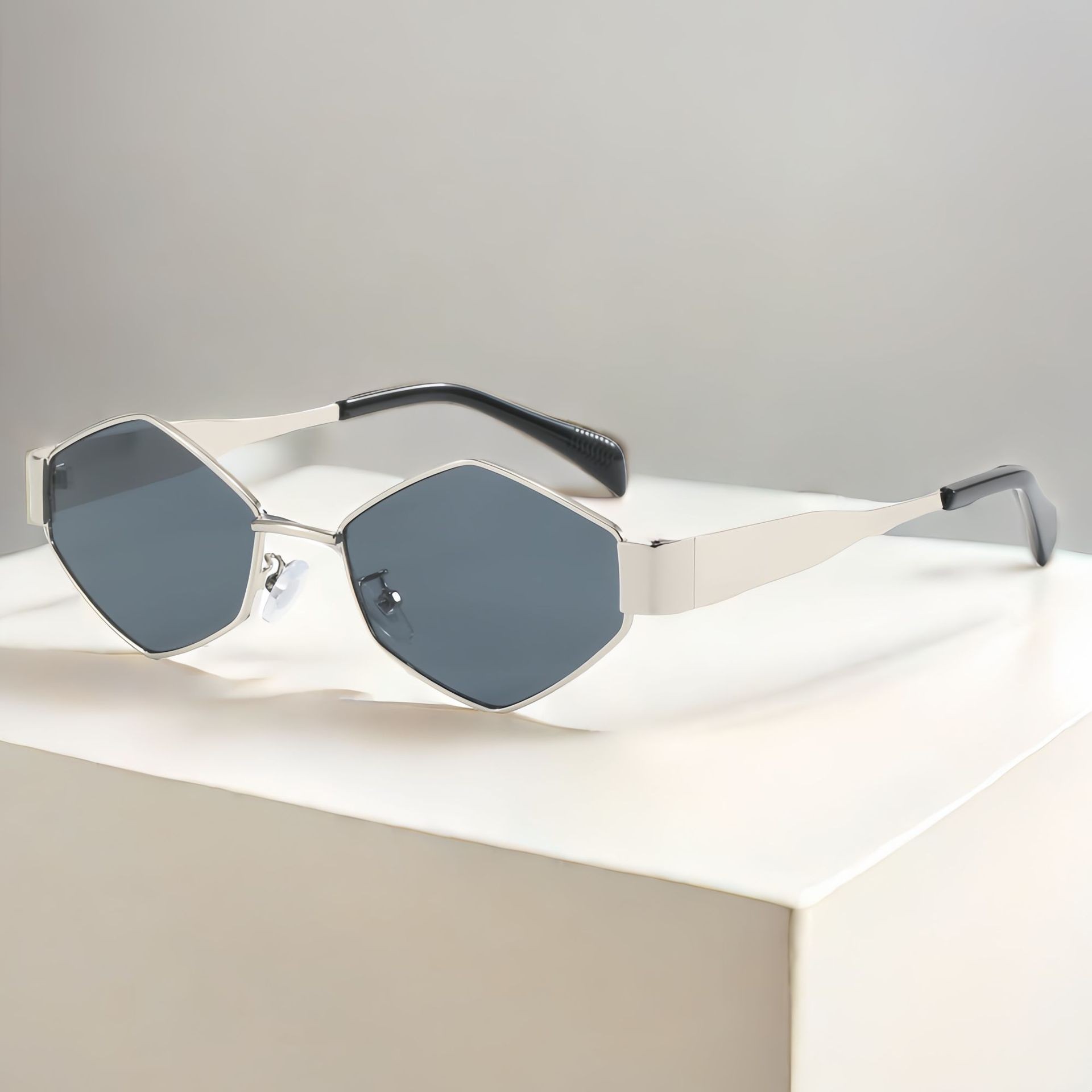 V888-ELOSUNG10622-205660-00 Chic Geometric Sunglasses Women's Fashion Metal Frame Sun Glasses Men Vintage Non-Mirrored Lenses Optical Gafas UV400 - Image 1