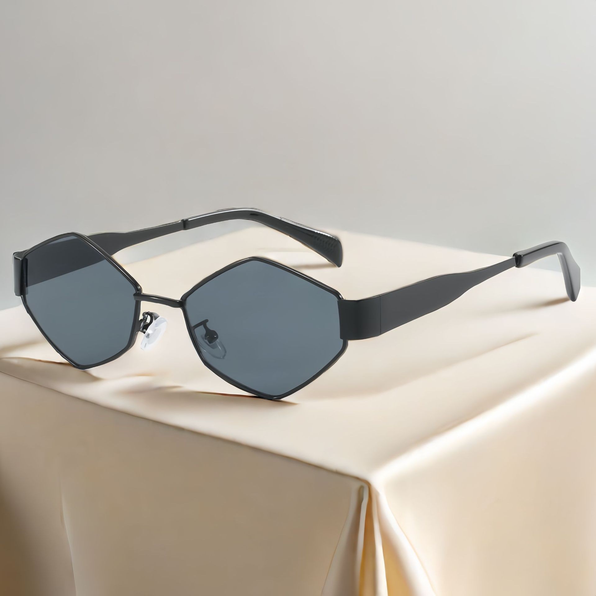 V888-ELOSUNG10623-205678-00 Chic Geometric Sunglasses Women's Fashion Metal Frame Sun Glasses Men Vintage Non-Mirrored Lenses Optical Gafas UV400 - Image 1