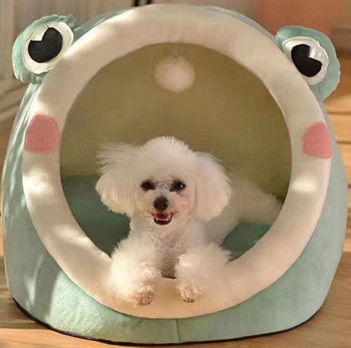 V888-ELOSUNG11799-209954-00 Green Frog Half-Enclosed Cat Bed - Soft Short Velvet Fabric with Sponge + PP Cotton Filling, M Size (35x35x30cm) - Image 1