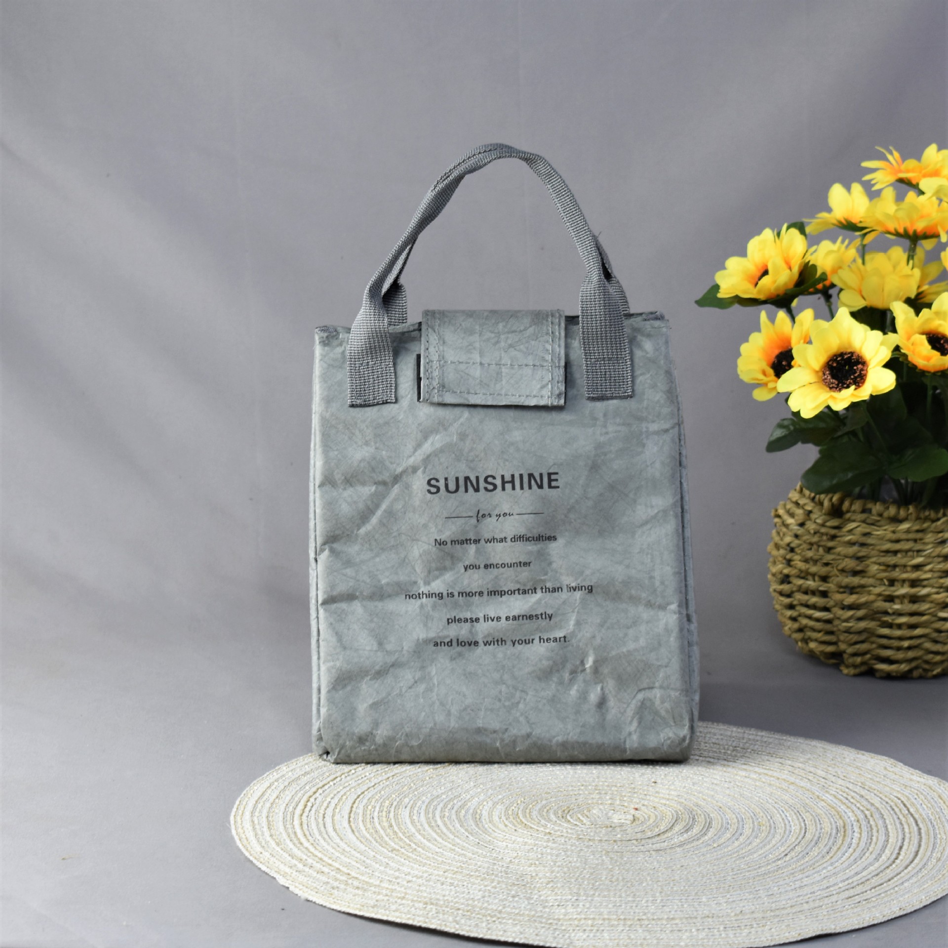 V888-ELOSUNG12889-213773-00 Grey Eco-Friendly Insulated Lunch Bag with Handle - Durable and Reusable - Image 1