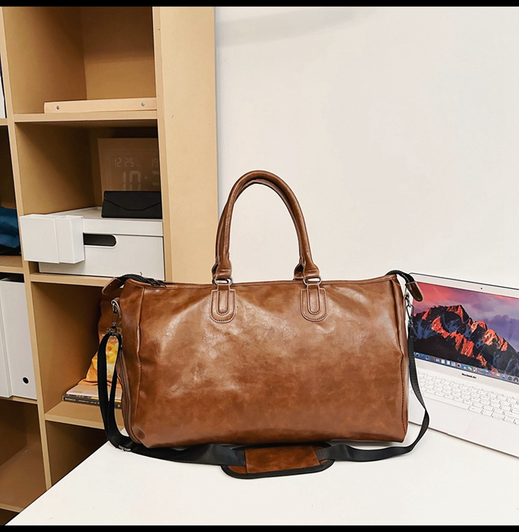 V888-ELOSUNG13126-210353-00 Brown Solid Color Unisex Large Capacity Fitness Bag - Leather Sports Bag, Crossbody Travel Bag, Gym and Luggage Handbag - Image 1