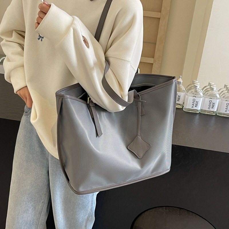 V888-ELOSUNG13149-210451-00 Grey New Large Capacity Tote Bag - Simple, Versatile Handbag for Casual Outings, Lightweight and Stylish - Image 1