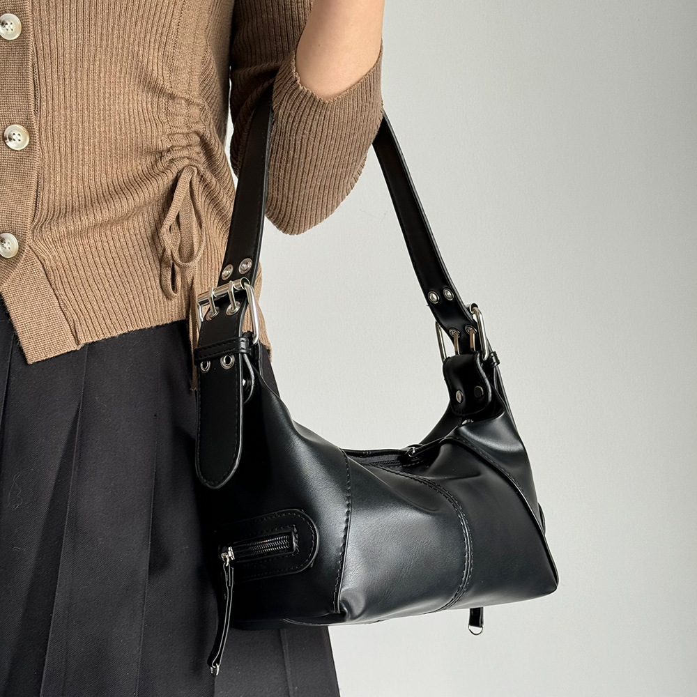 V888-ELOSUNG13320-211128-00 Black Trendy Punk Shoulder Bag, Small Retro Handbag with Sweet Cool Aesthetic, Versatile Underarm Bag - Image 1