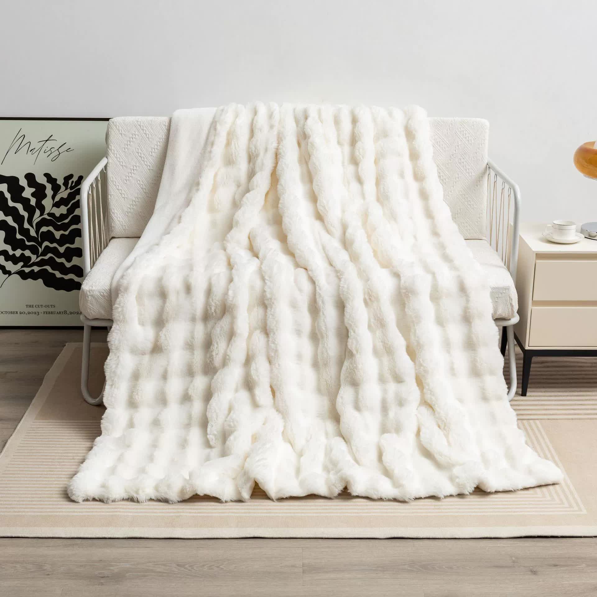 V888-ELOSUNG18060-202502241533-00 Off White 130*160cm Plush Toscana Rabbit Hair Throw Blanket - Soft Flannel Fleece for All Seasons, Perfect for Couch & Bed - Image 1