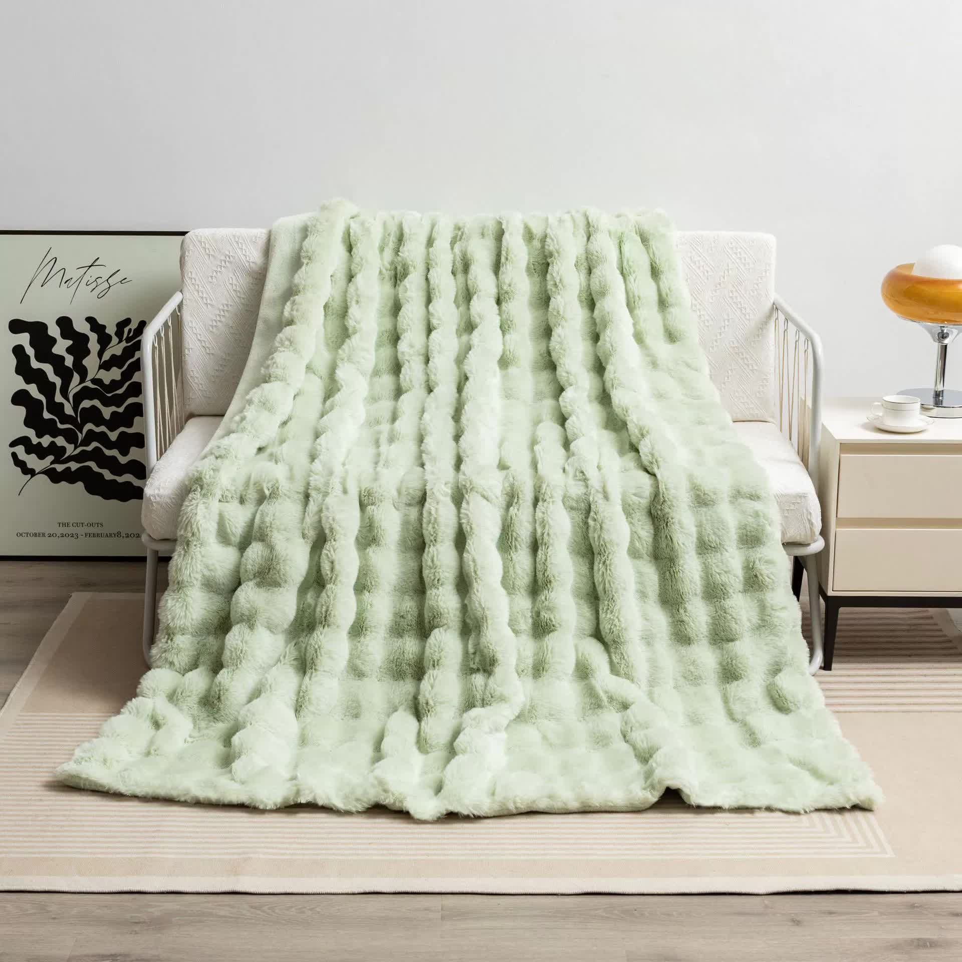 V888-ELOSUNG18061-202502241535-00 Green 130*160cm Plush Toscana Rabbit Hair Throw Blanket - Soft Flannel Fleece for All Seasons, Perfect for Couch & Bed - Image 1