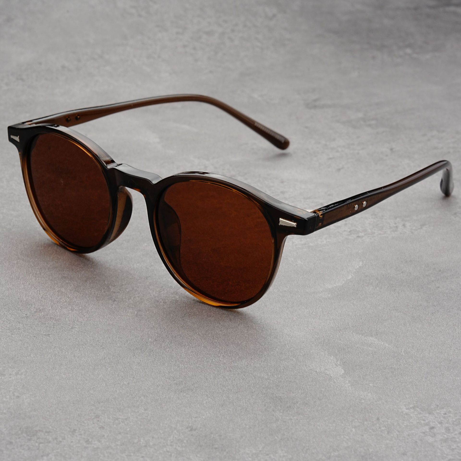 V888-ELOSUNG19485-202503041226-00 Tea Frame 2 Pairs Round Frame Polarized Sunglasses - UV Protection - Image 1