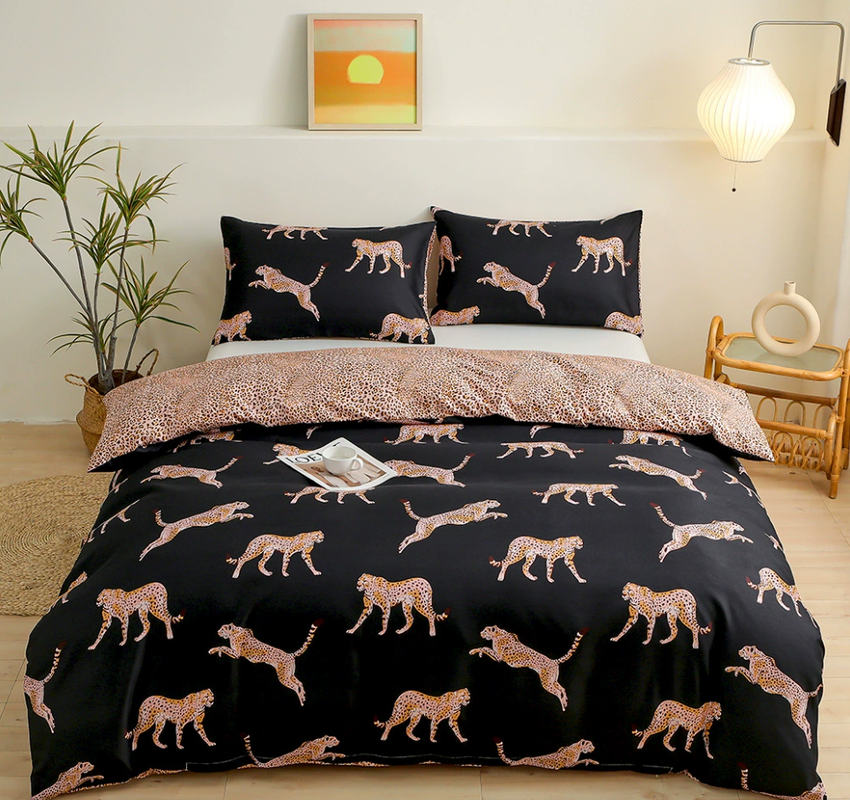 V888-ELOSUNG20308-225797-00 Black leopard print Three-Piece Bedding Set - Comfortable Polyester with Adjustable Corner Straps (Quilt Cover 173*230CM + Pillowcase 51*76CM*2) - Image 1