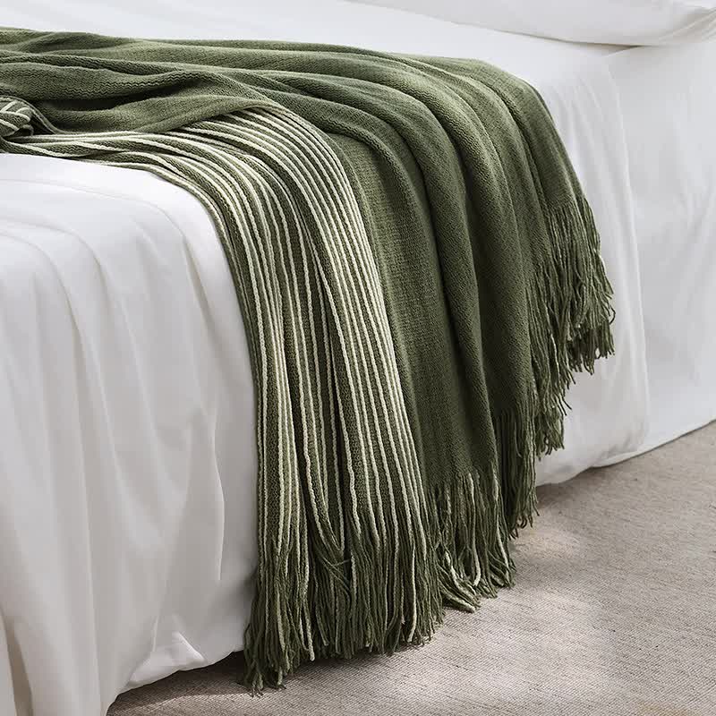 V888-ELOSUNG20348-226792-00 Green Cozy Knit Throw Blanket with Fringe - Stylish Striped Bed End Cover, 127x170CM - Image 1
