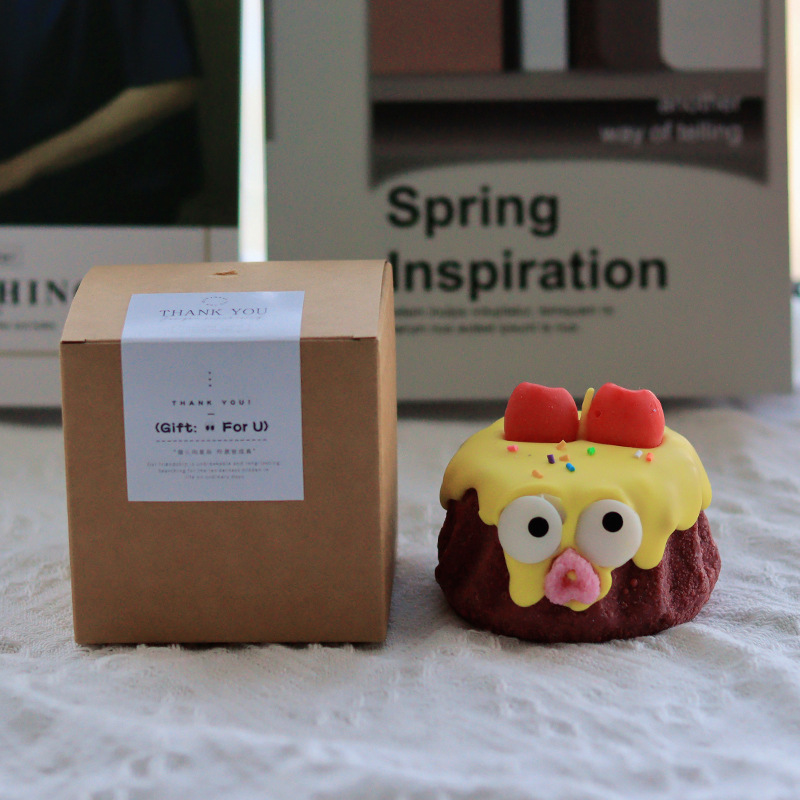 V888-ELOSUNG20868-202503071420-00 Yellow Cake Candle - Cute Soy Wax Candle, Gift for Friends (Super Cedar) - Image 1
