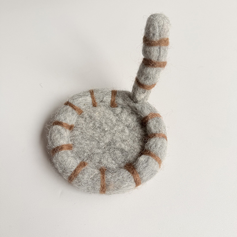 V888-ELOSUNG21782-202503111115-00 2 Pcs Grey Handmade Wool Felt Cat Coasters - Cute Tiger Design, Heat-Resistant Table Mats - Image 1